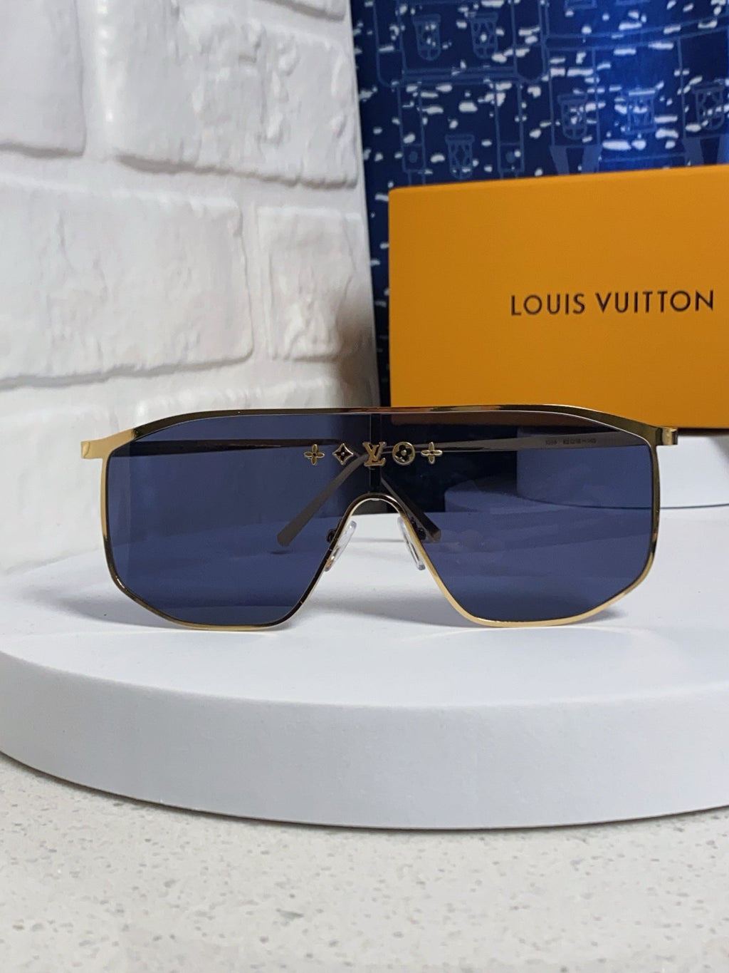 LOUIS VUITTON GOLDEN MASK SUNGLASSES 582735 IN GOLD METAL GREY LENSES