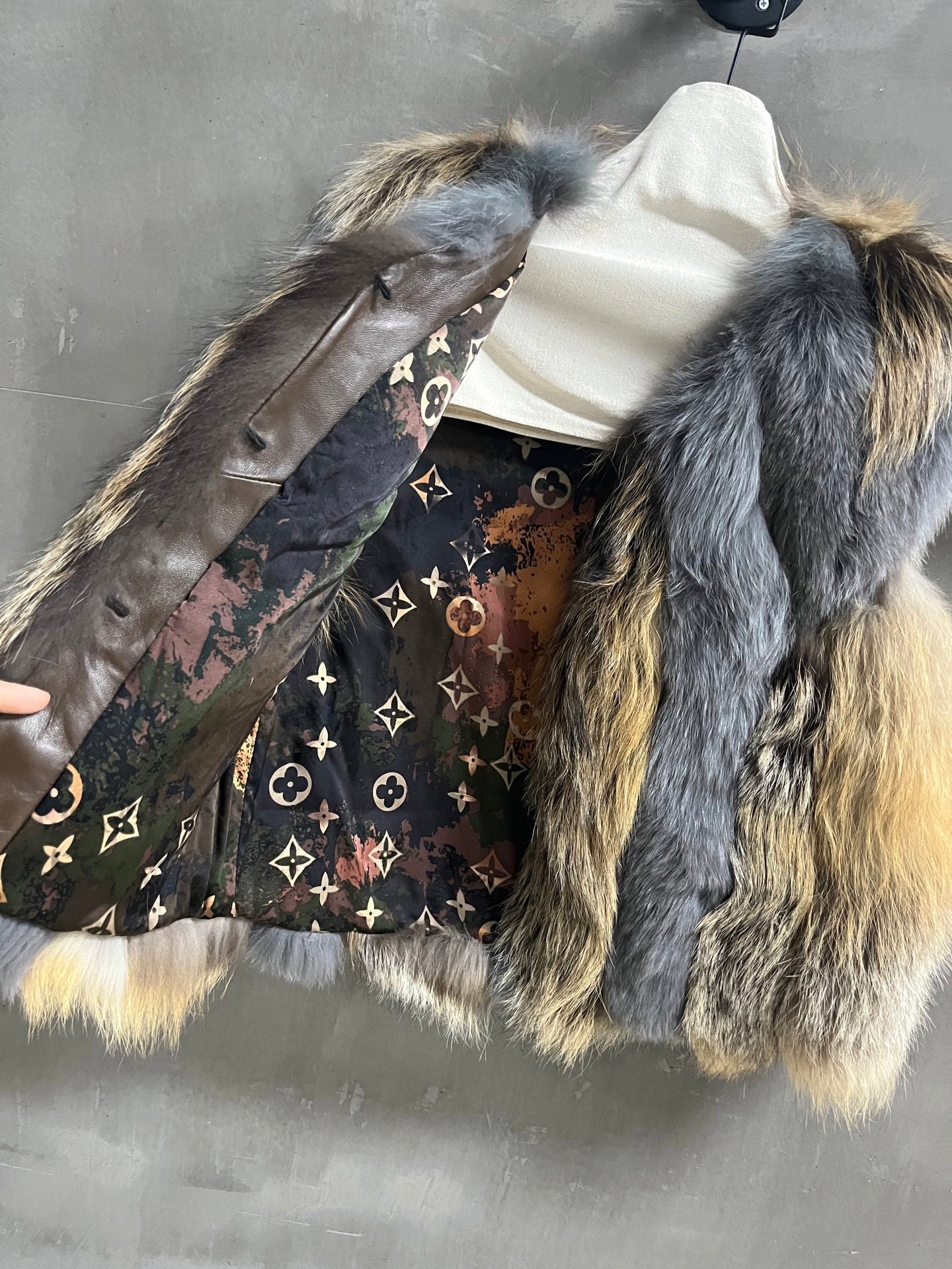 LOUIS VUITTON LV 25S FUR VEST 0059