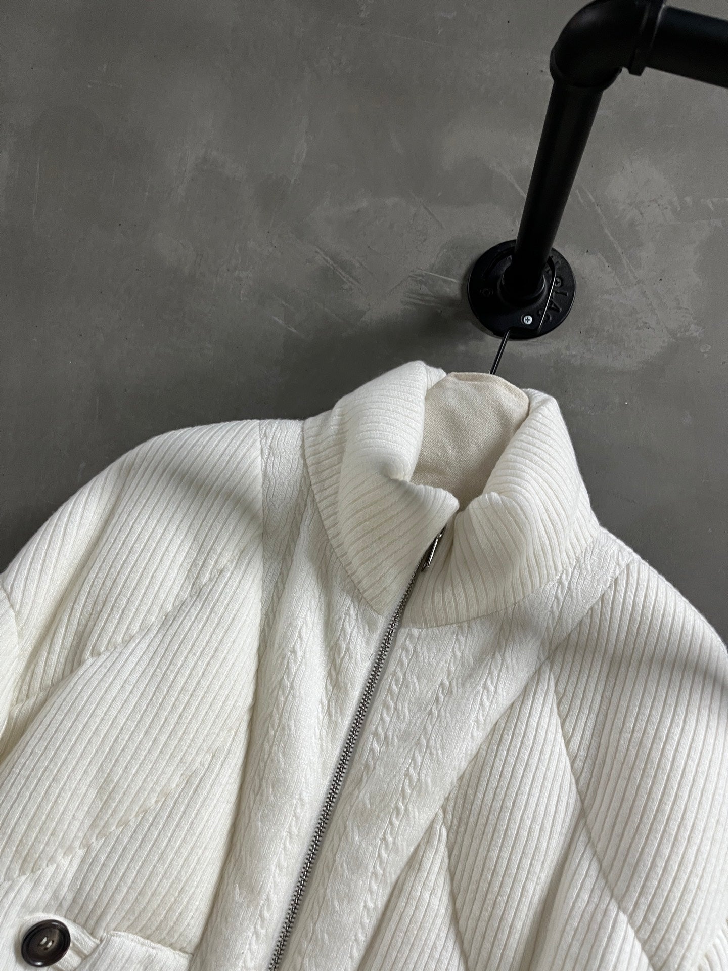 MIUMIU DOWN JACKET STYLE 690