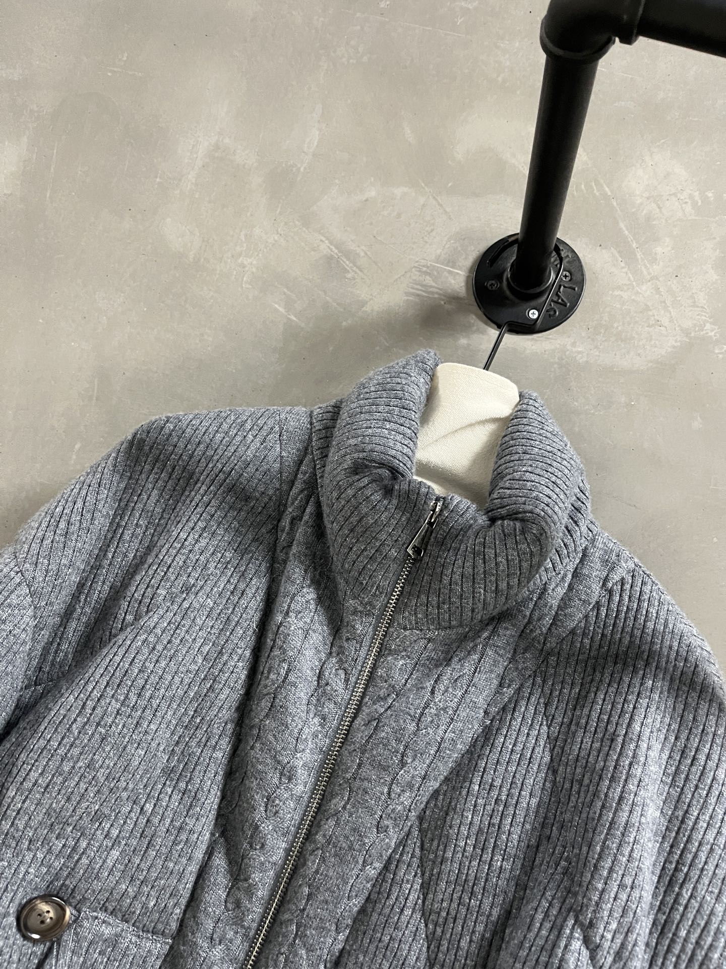 MIUMIU DOWN JACKET STYLE 689