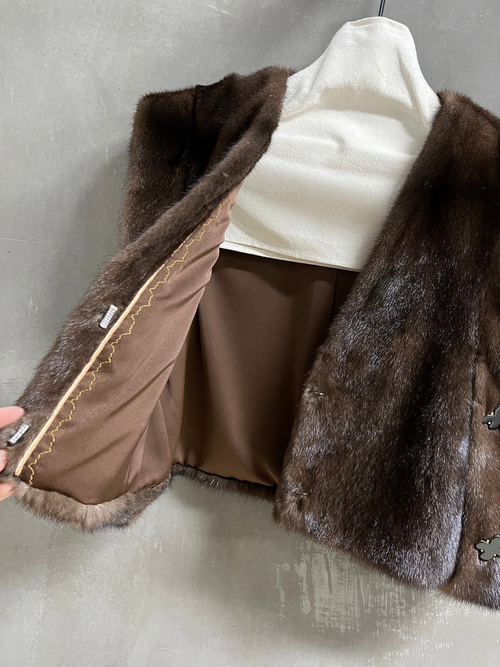 MIUMIU FUR VEST STYLE 684