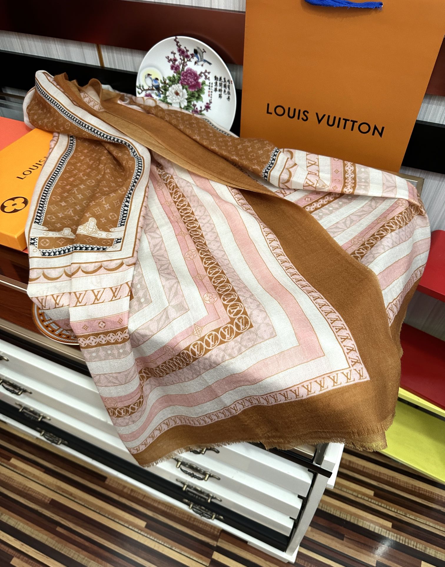 LOUIS VUITTON SCARF 200 CM IN COLORFUL CASHMERE 394891