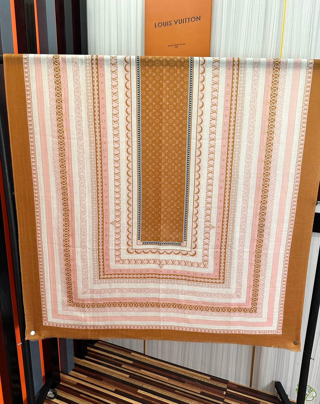 LOUIS VUITTON SCARF 200 CM IN COLORFUL CASHMERE 394891