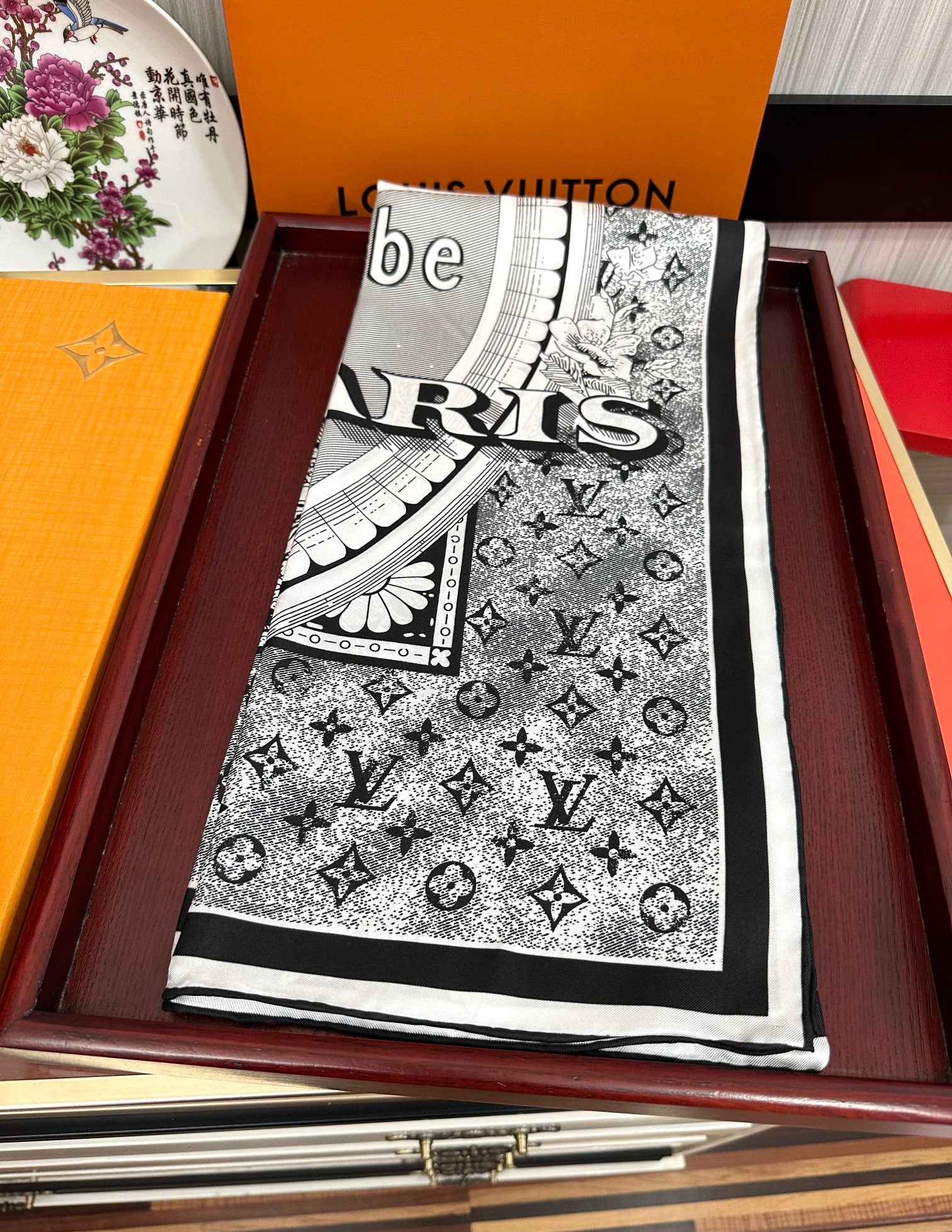 LOUIS VUITTON SQUARE SILK SCARF MALLES MERVEILLEUSES 90 CM BLACK MIX WHITE 399997
