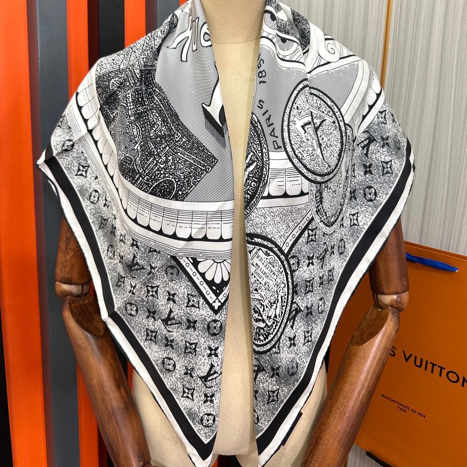 LOUIS VUITTON SQUARE SILK SCARF MALLES MERVEILLEUSES 90 CM BLACK MIX WHITE 399997