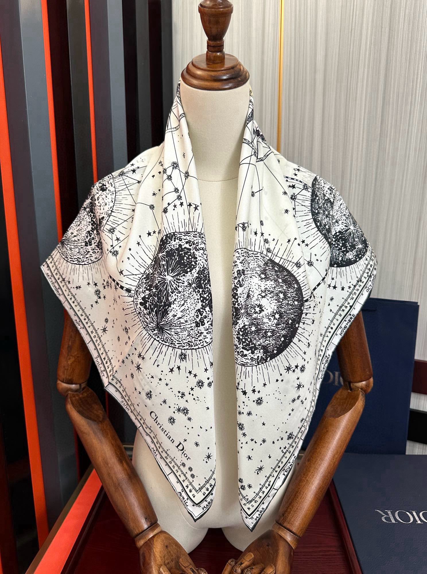 DIOR SCARF 90 CM IN SILK 651243