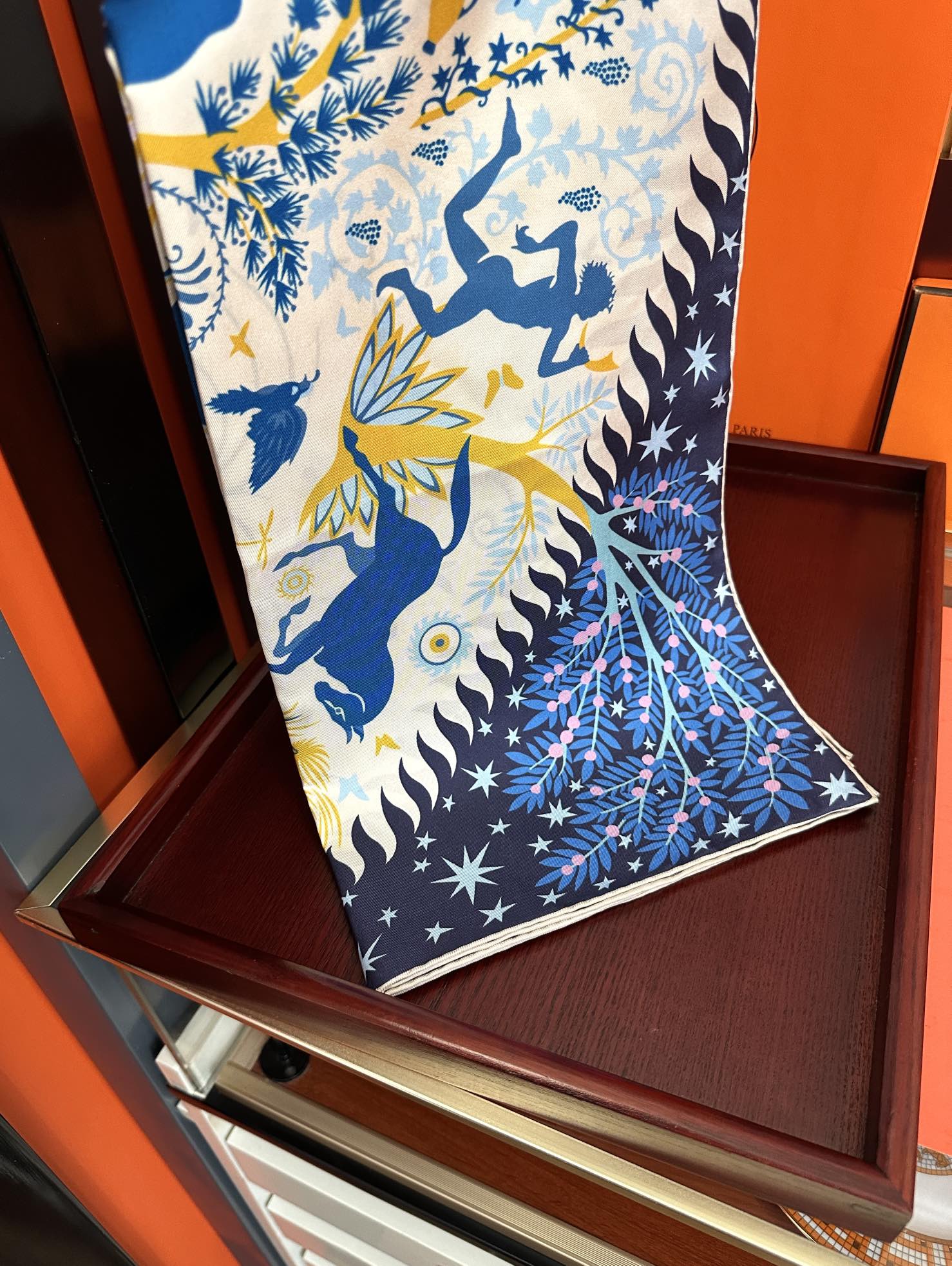 CHANEL 25S SCARF 90 IN SILK 709580
