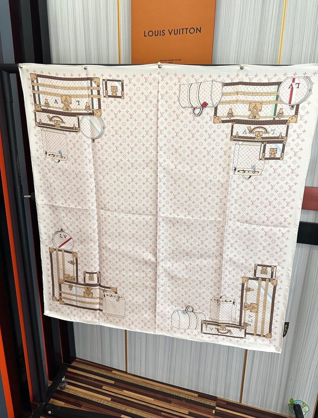 LOUIS VUITTON LV SCARF 90 CM IN SILK 719908