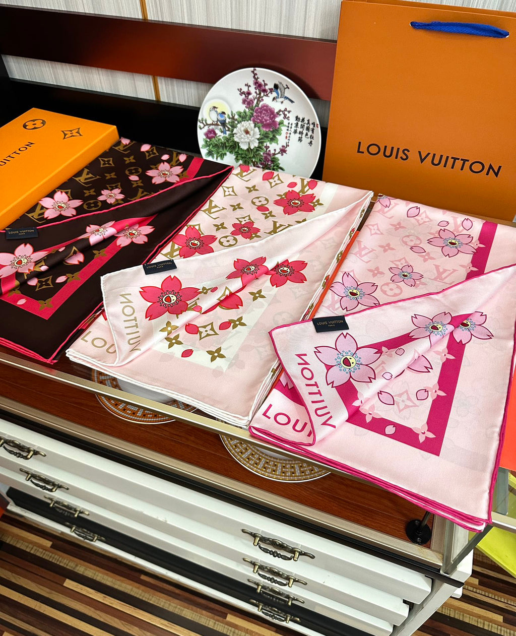 LOUIS VUITTON LV SCARF 90 CM IN SILK 723121