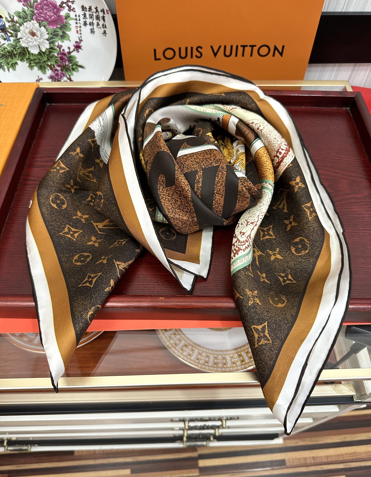 LOUIS VUITTON LV SCARF 90 CM IN SILK 730534
