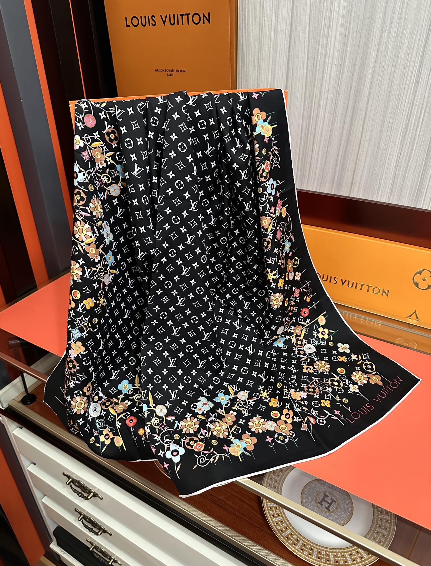 LOUIS VUITTON LV SCARF 90 CM IN SILK 730541