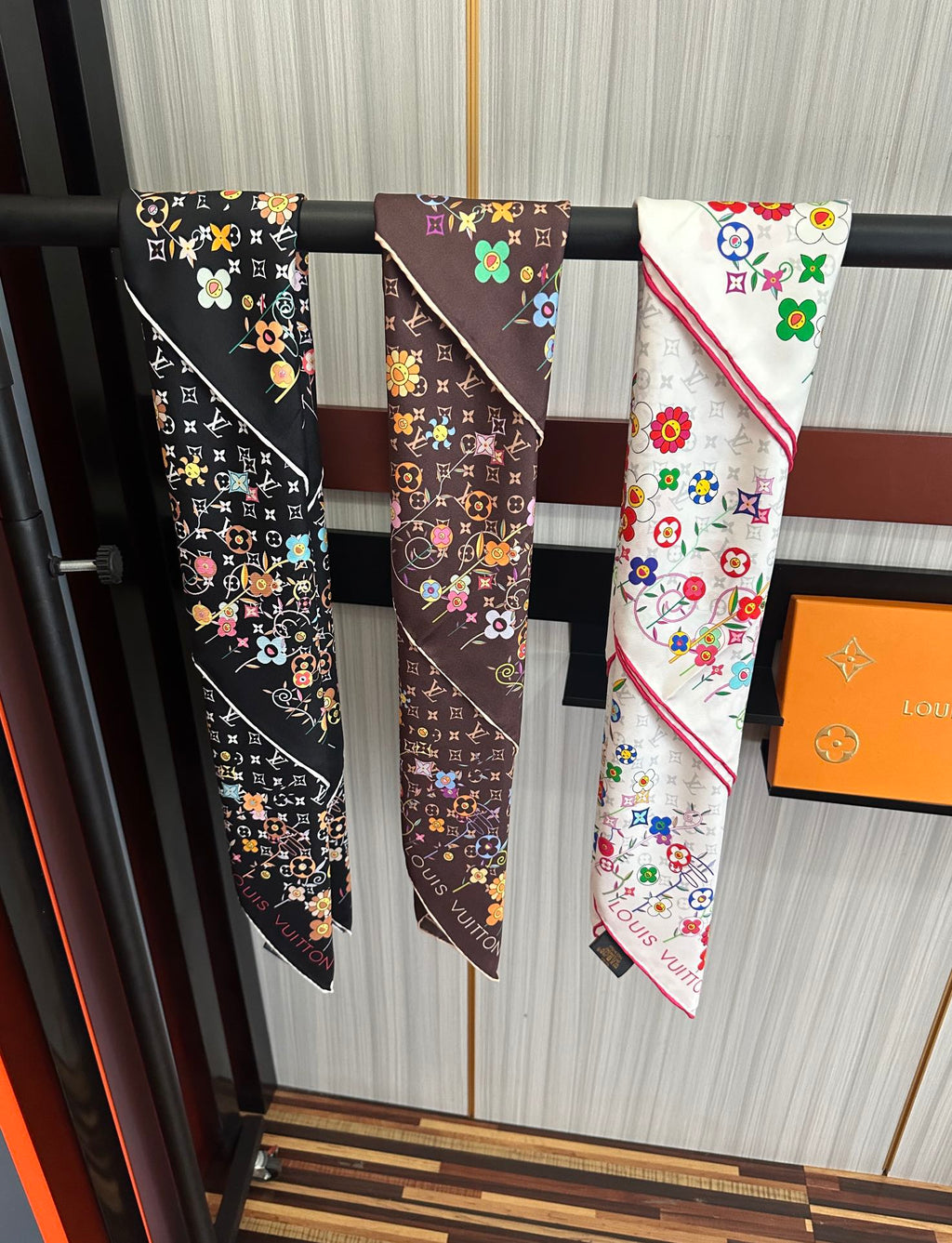 LOUIS VUITTON LV SCARF 90 CM IN SILK 730542