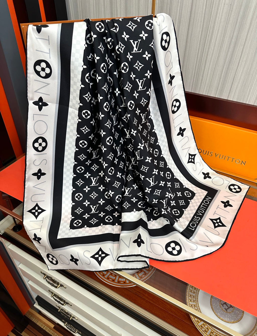 LOUIS VUITTON LV SCARF 90 CM IN SILK 732040