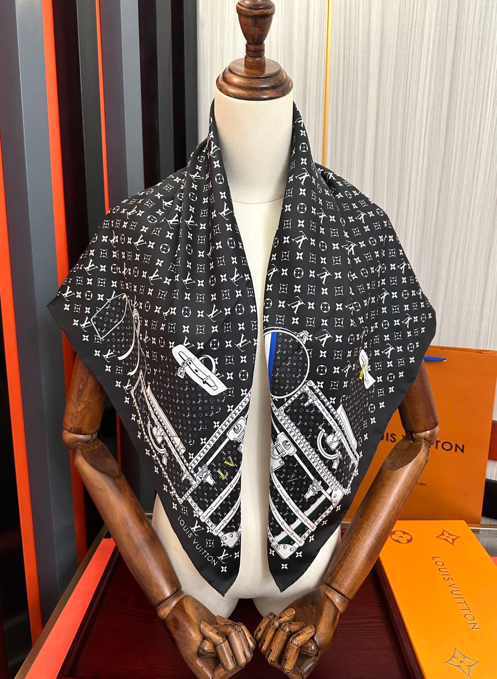 LOUIS VUITTON LV SCARF 90 CM IN SILK 733839
