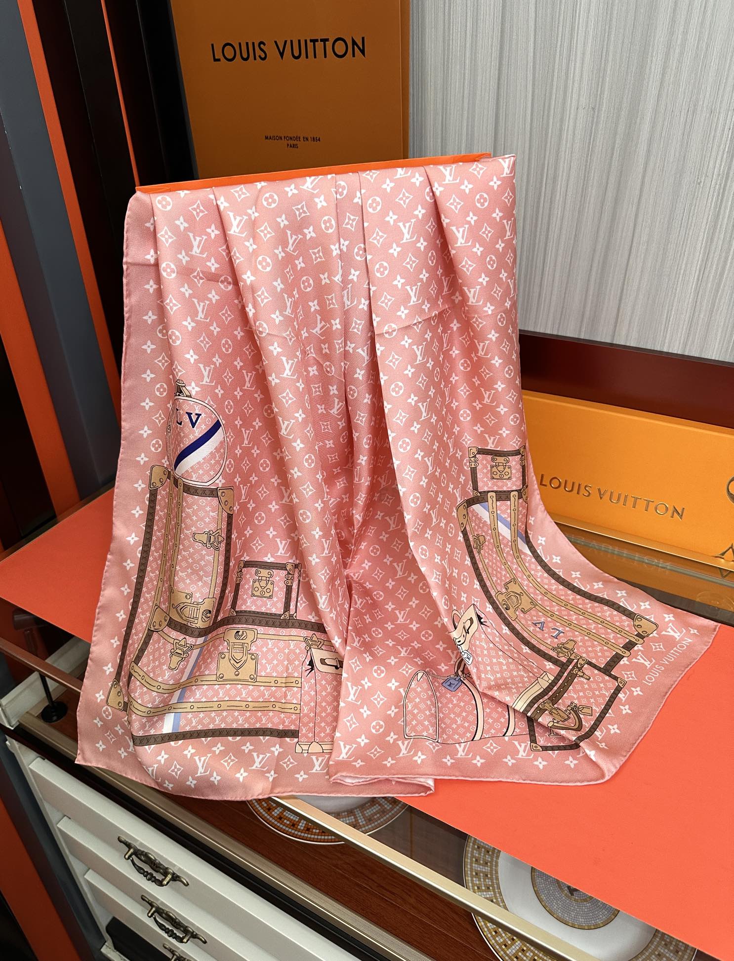 LOUIS VUITTON LV SCARF 90 CM IN SILK 733840