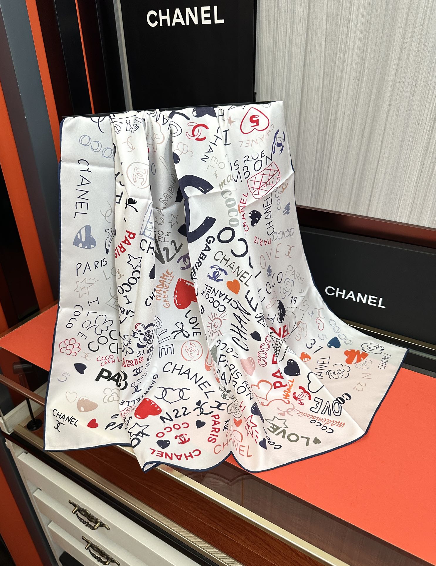 CHANEL 25S SCARF 90 IN SILK 738420