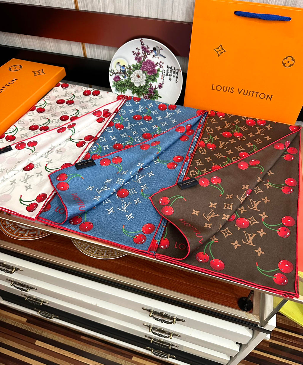 LOUIS VUITTON LV SCARF 90 CM IN SILK 04