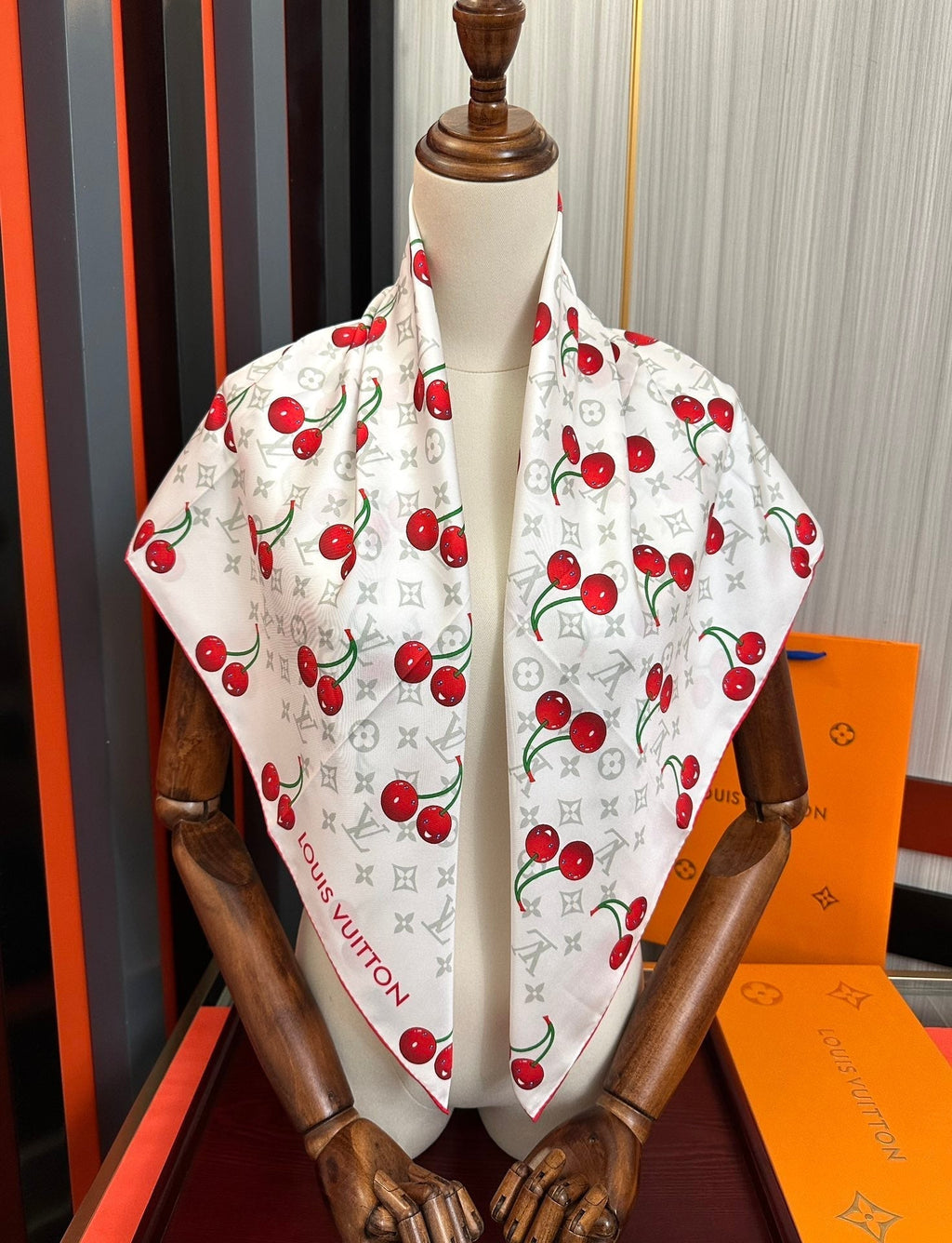LOUIS VUITTON LV SCARF 90 CM IN SILK 03