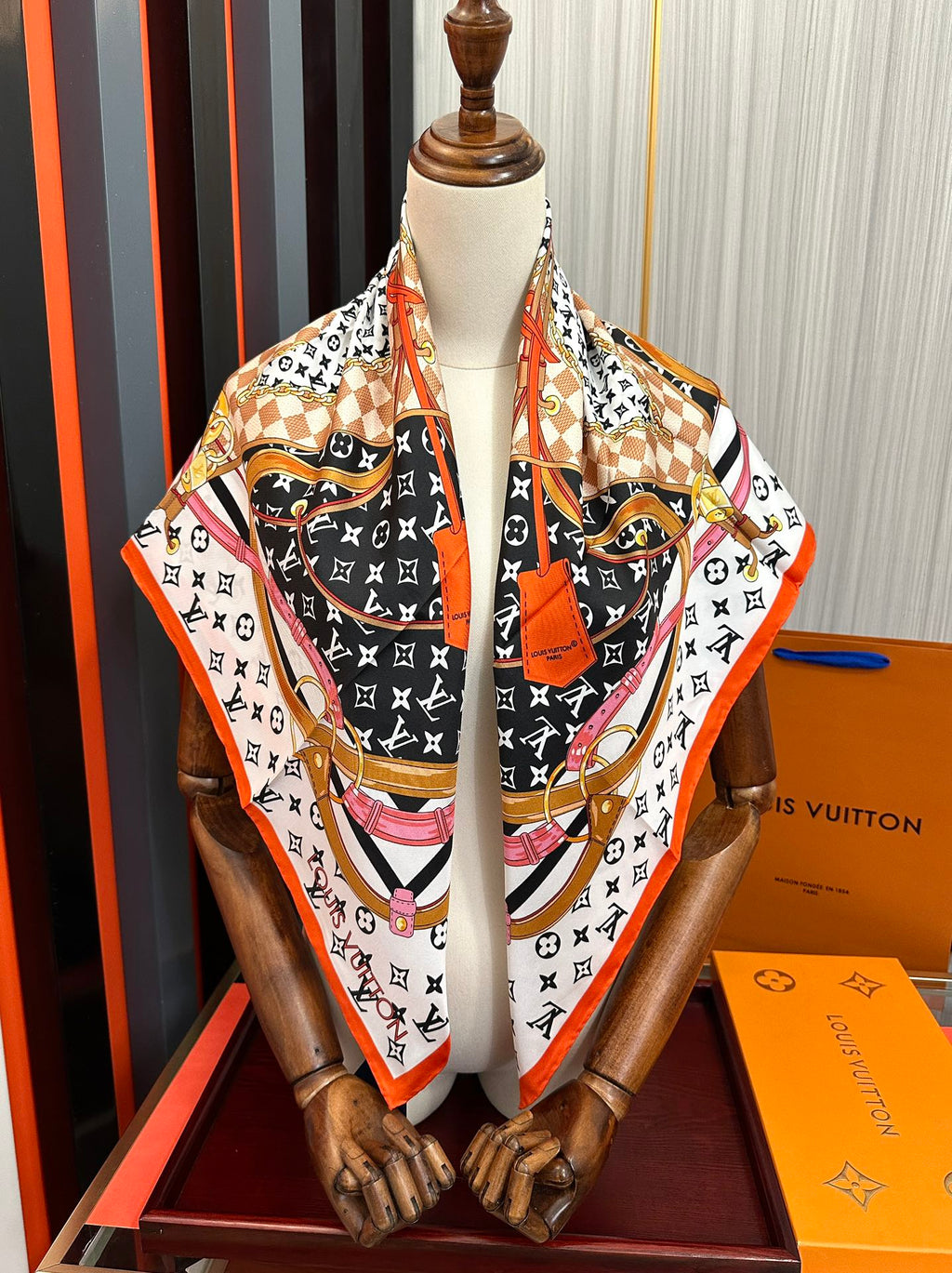 LOUIS VUITTON LV SCARF 90 CM IN SILK 738451