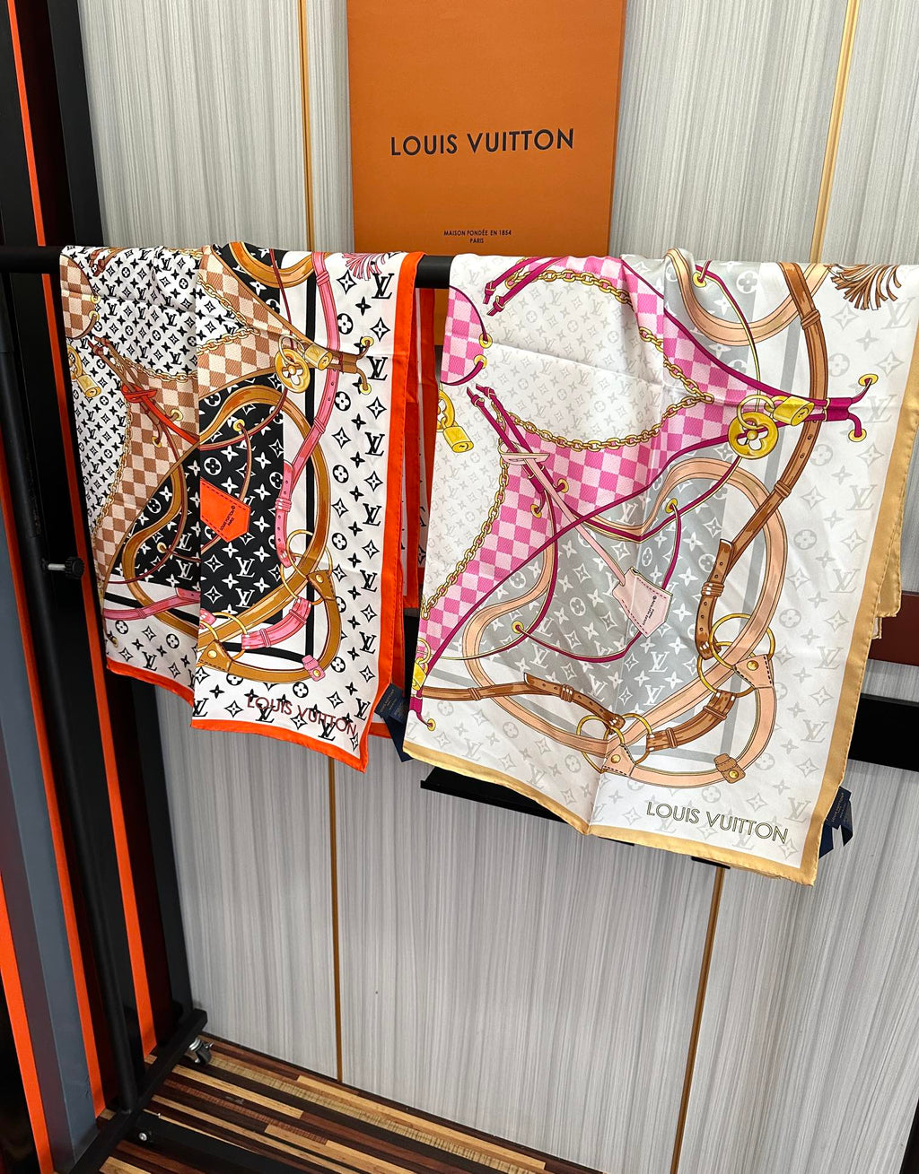 LOUIS VUITTON LV SCARF 90 CM IN SILK 738451