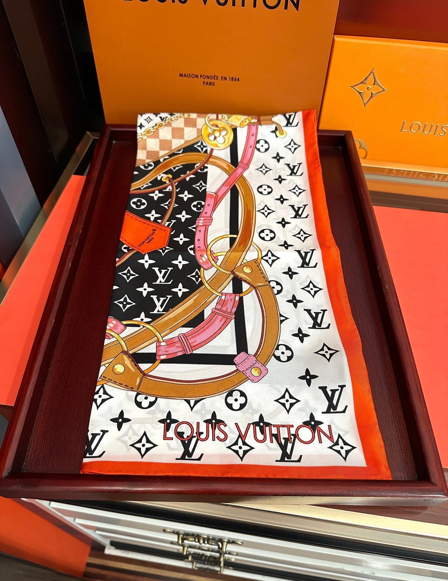 LOUIS VUITTON LV SCARF 90 CM IN SILK 738451
