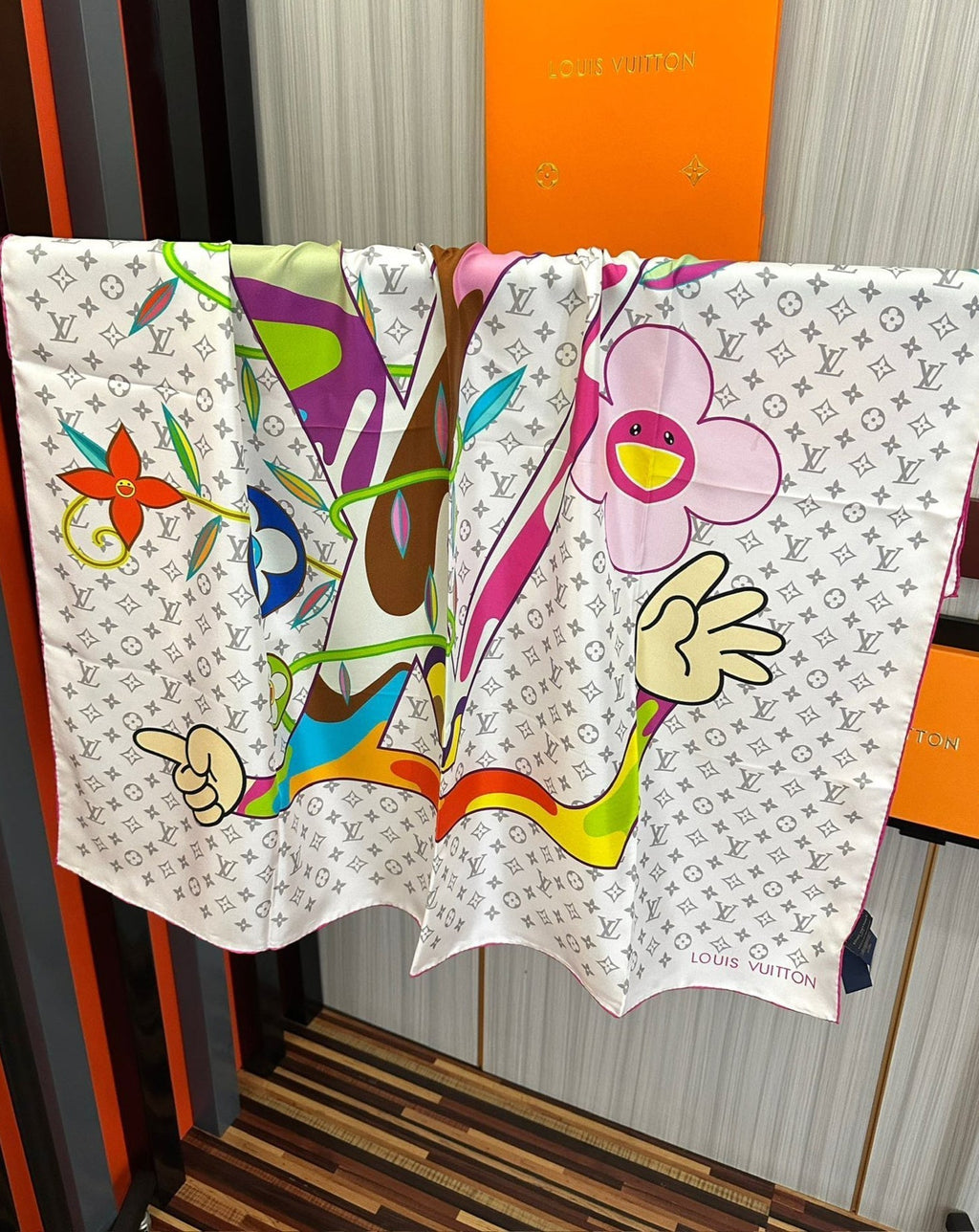 LOUIS VUITTON LV SCARF 90 CM IN SILK 02