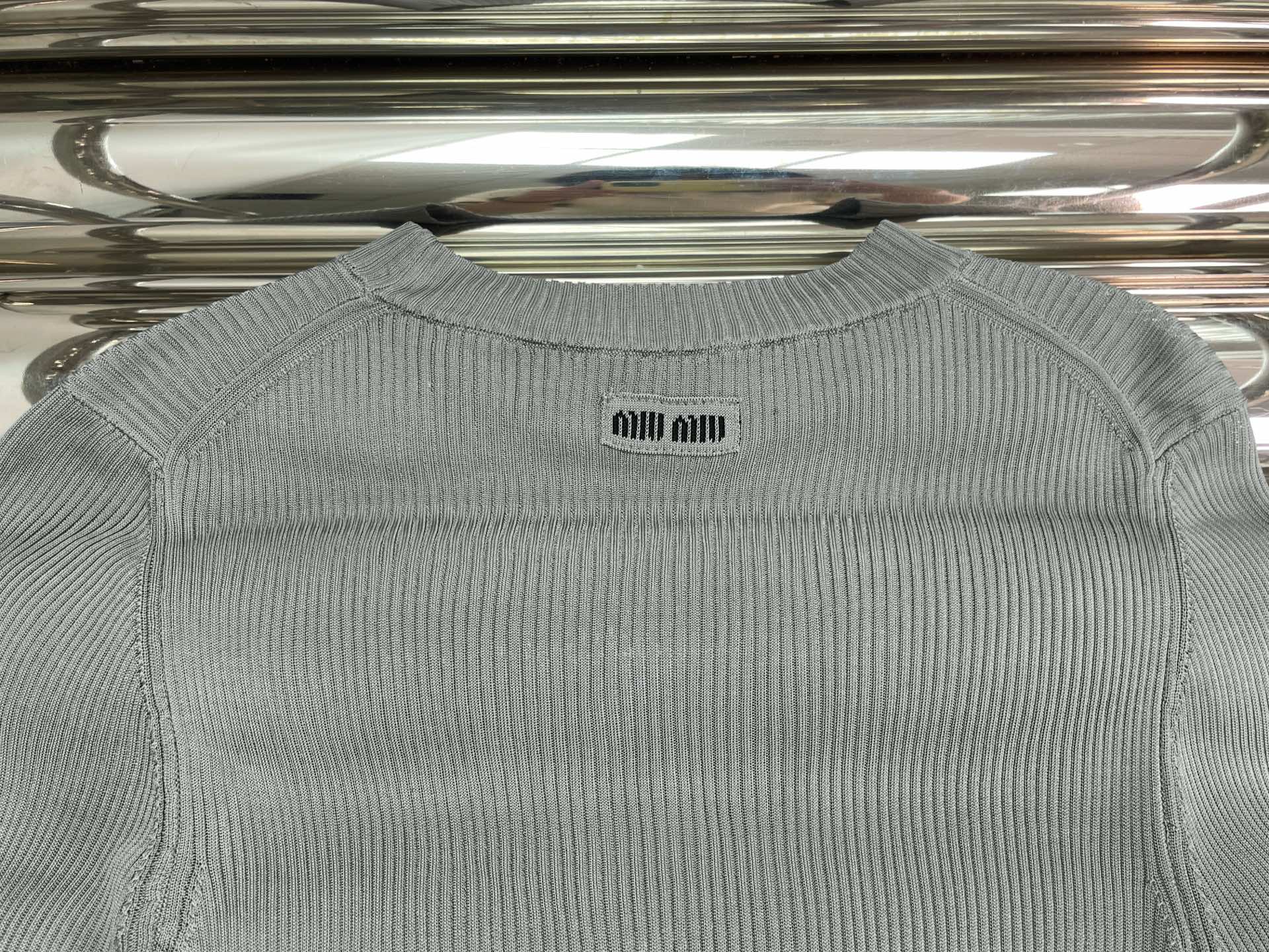 MIUMIU SHORT-SLEEVE KNIT TOP STYLE 513