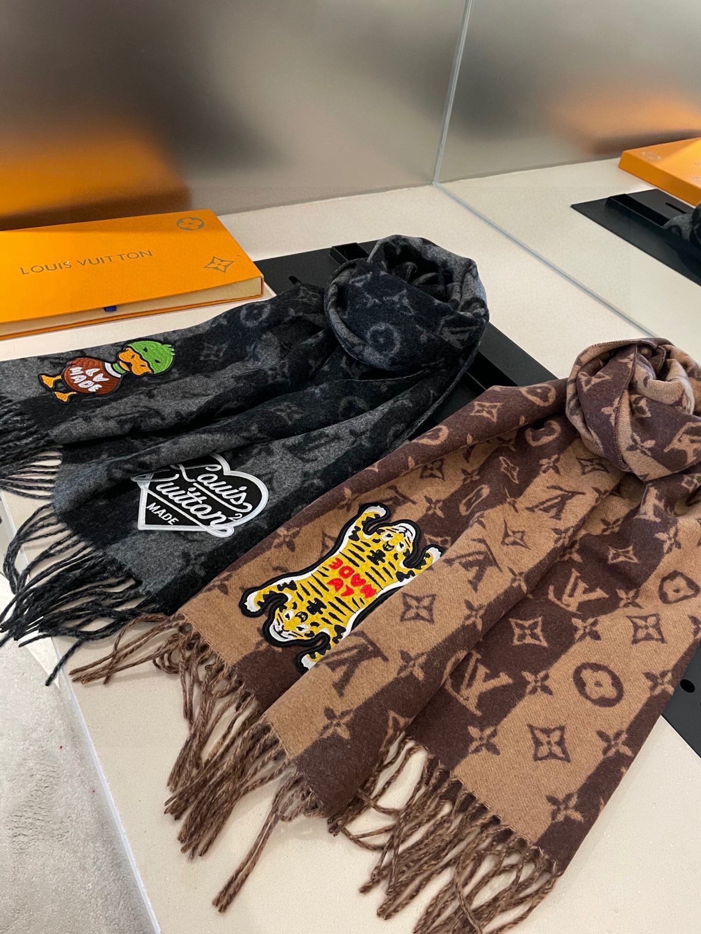 LOUIS VUITTON TIGER PATTERN SCARF 205 CM IN CHOCOLATE BROWN CASHMERE  390874