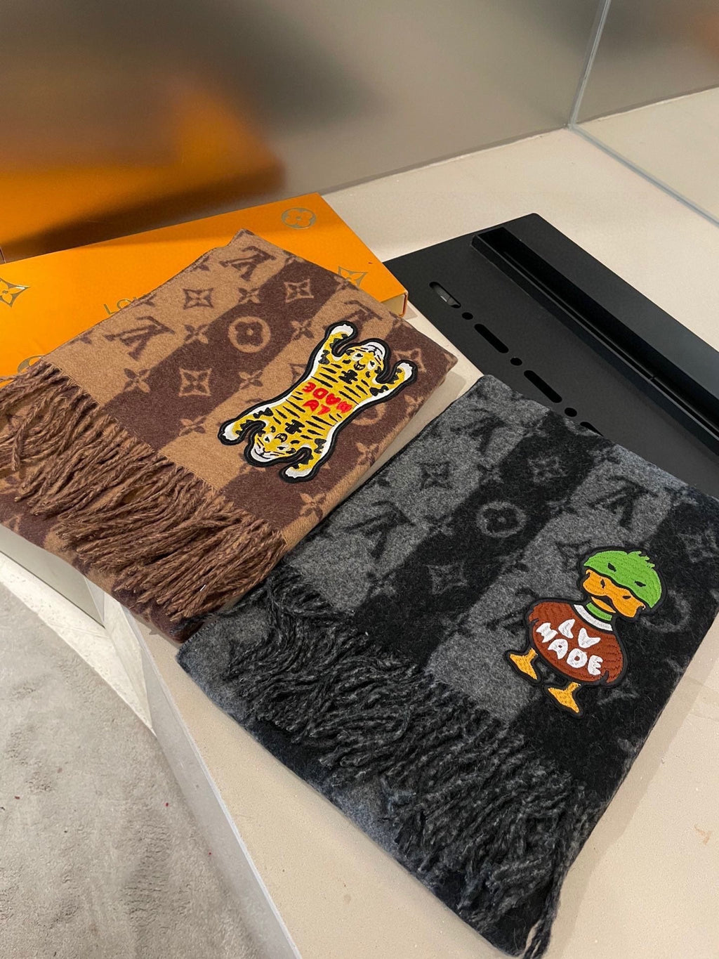 LOUIS VUITTON TIGER PATTERN SCARF 205 CM IN BLACK CASHMERE  390875