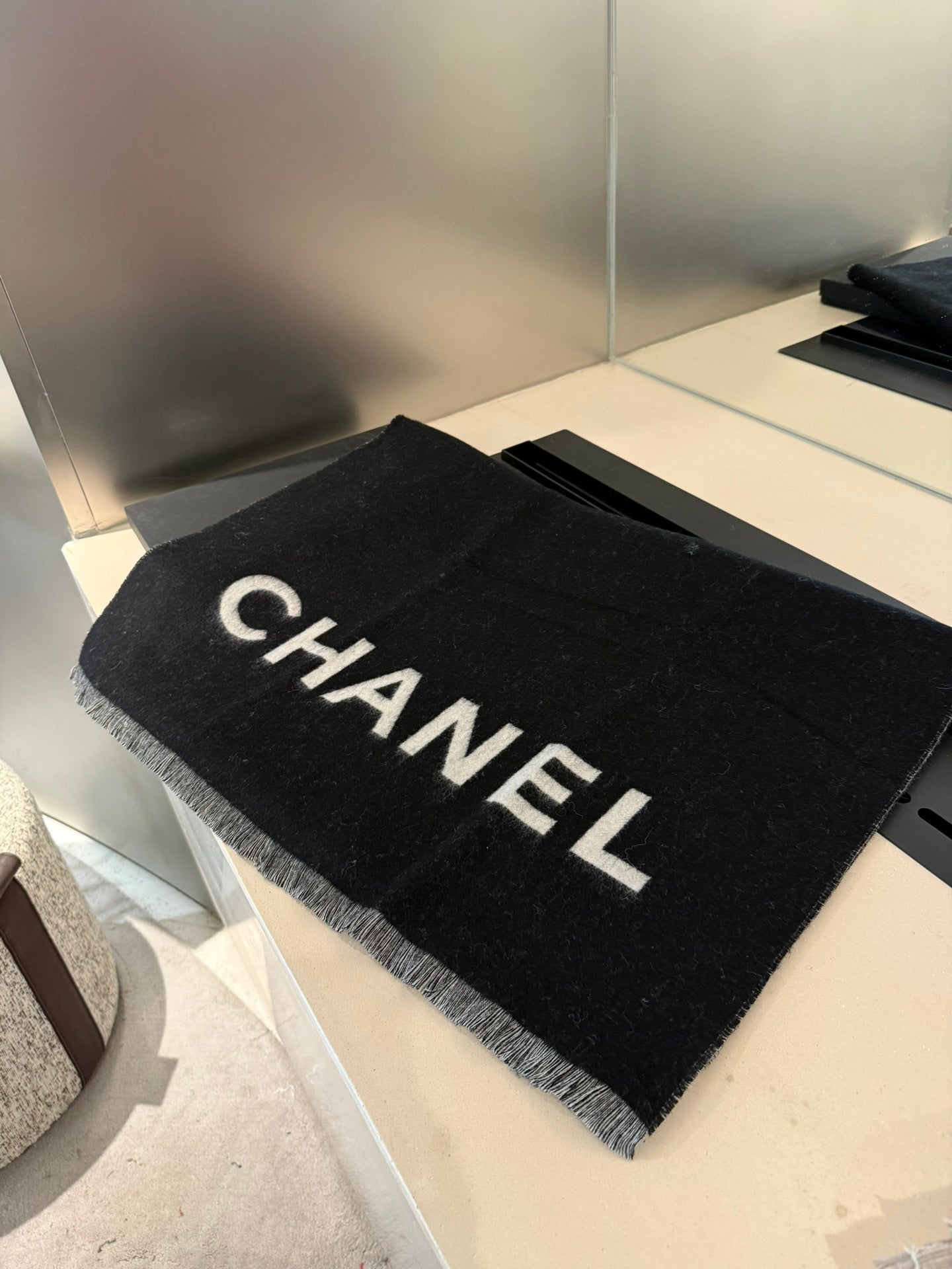 CHANEL SCARF 200 CM IN BLACK MIX WHITE CASHMERE AND WOOL 401299