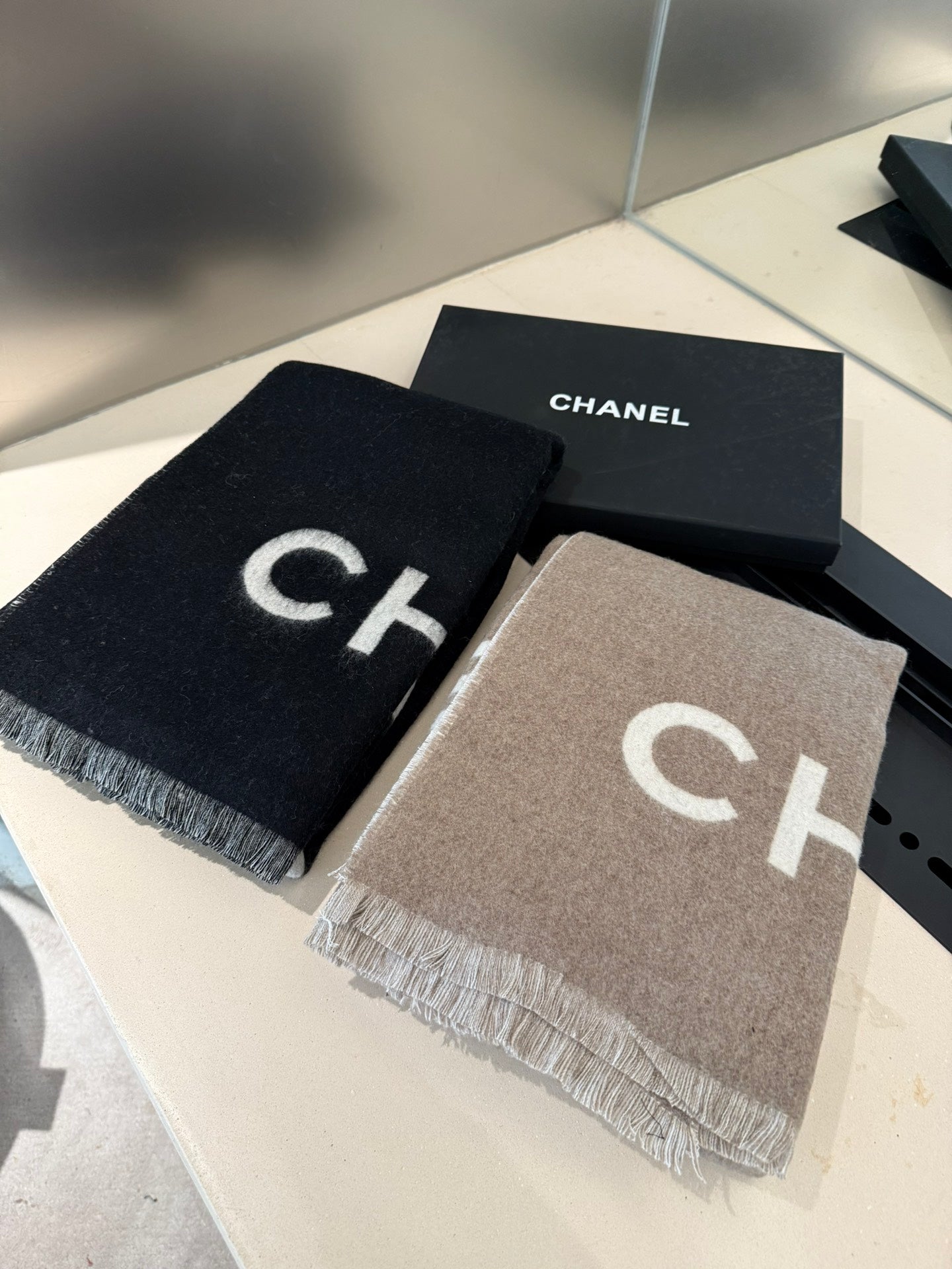 CHANEL SCARF 200 CM IN BLACK MIX WHITE CASHMERE AND WOOL 401299