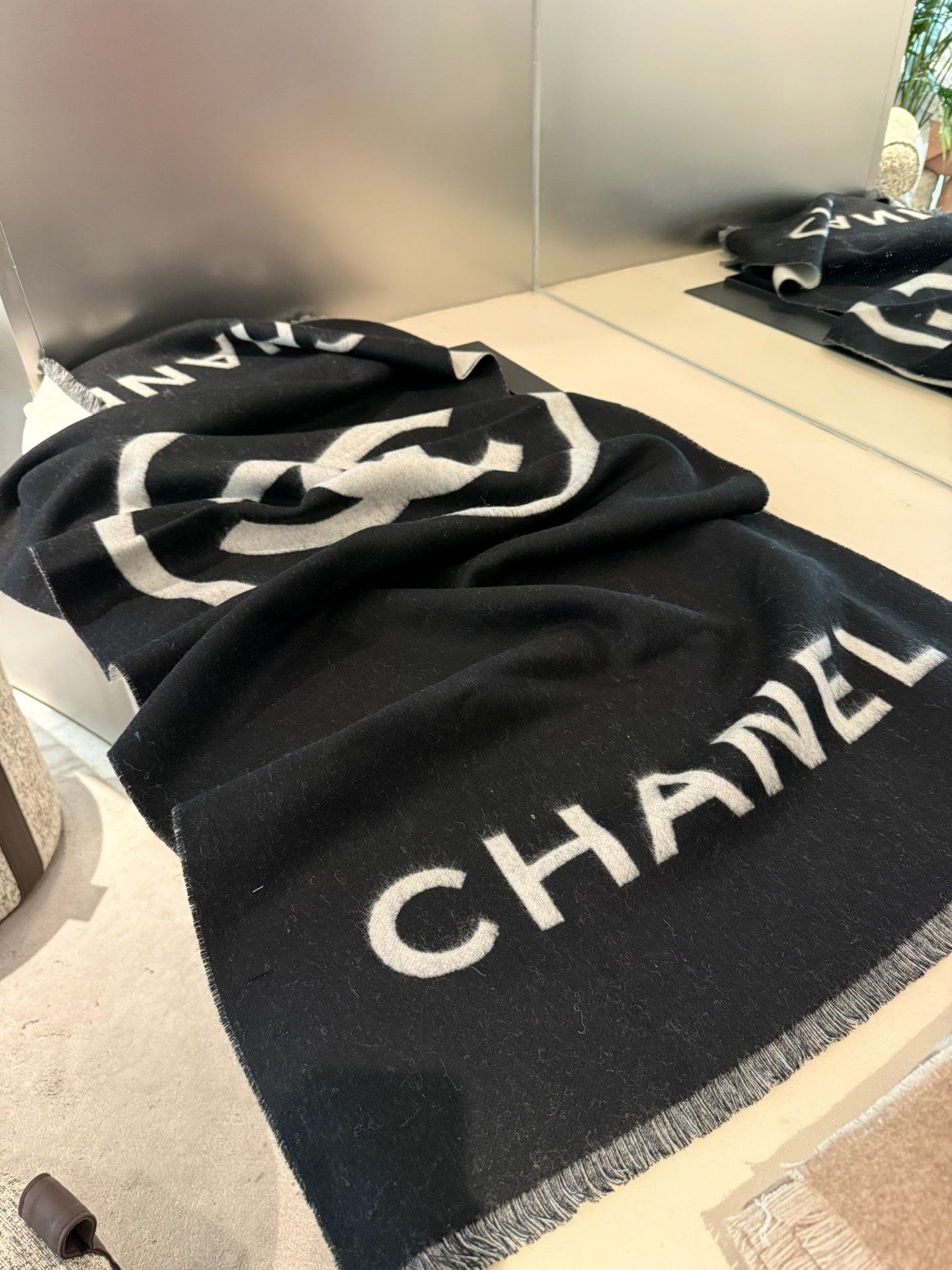 CHANEL SCARF 200 CM IN BLACK MIX WHITE CASHMERE AND WOOL 401299