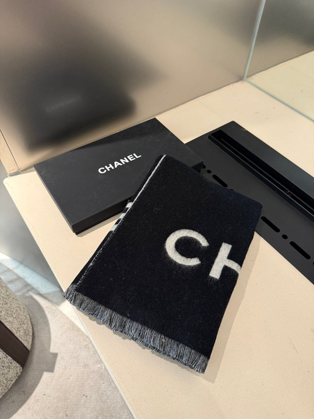 CHANEL SCARF 200 CM IN BLACK MIX WHITE CASHMERE AND WOOL 401299