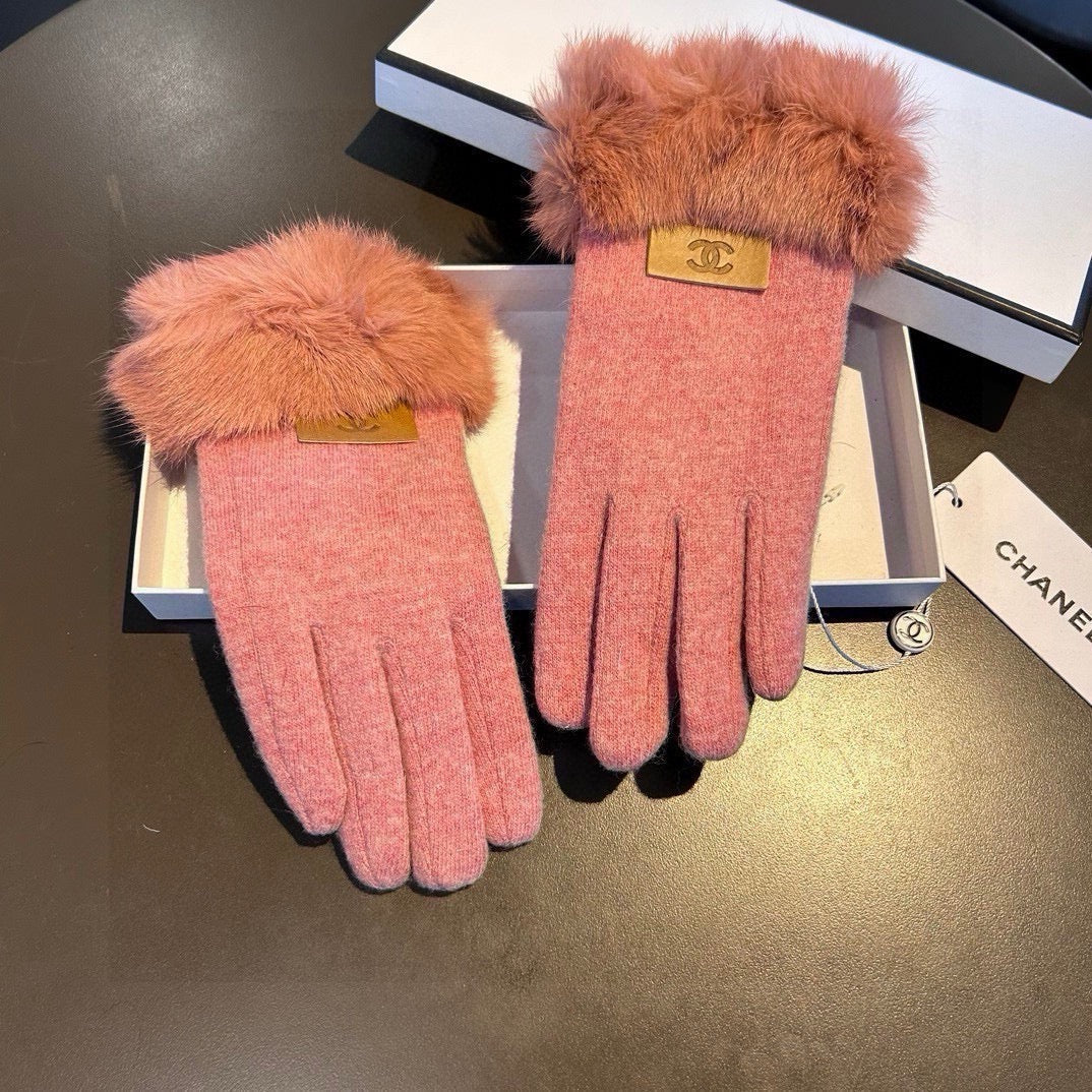 CHANEL GLOVES IN FLAMINGO PINK WOOL AND RABBIT FUR 420534
