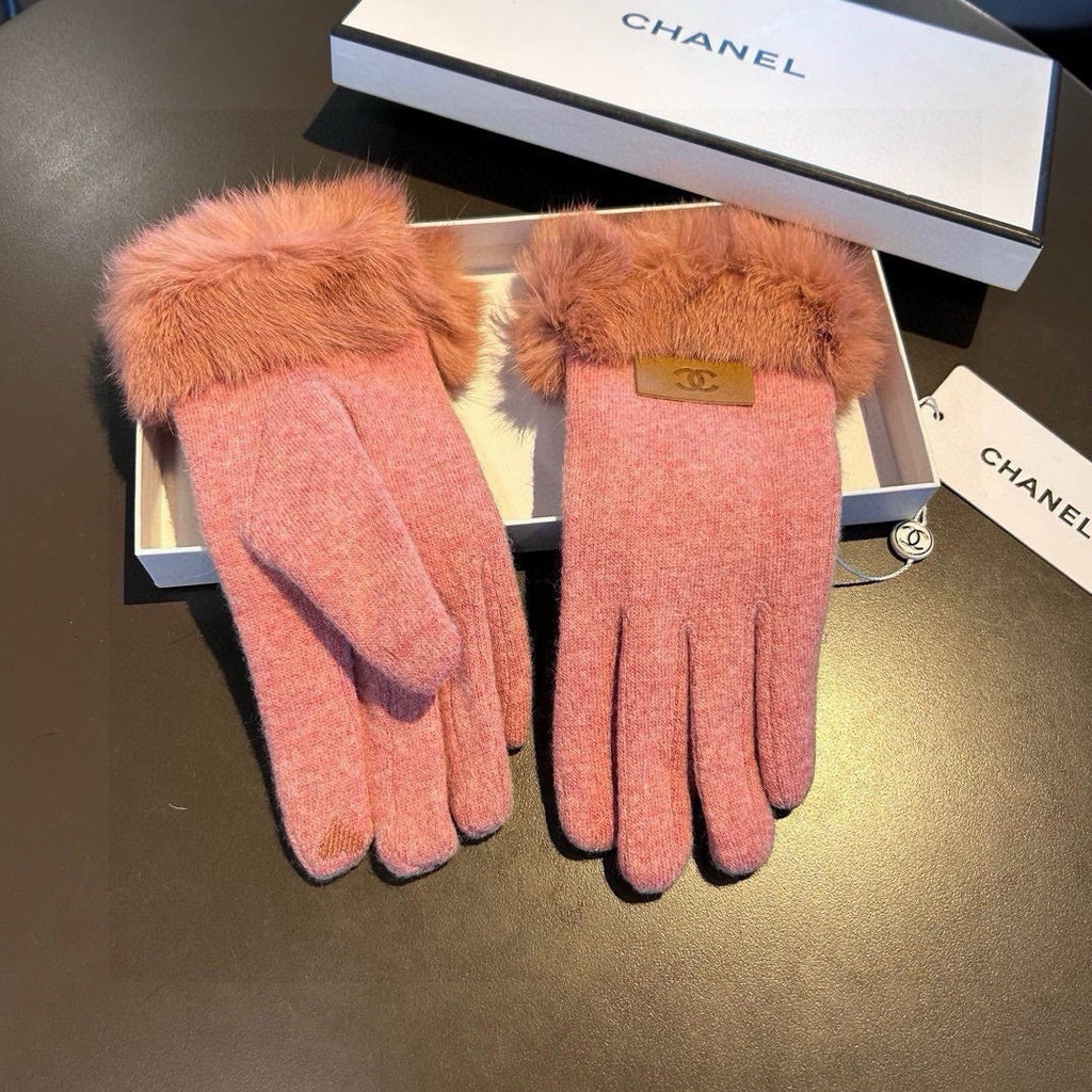 CHANEL GLOVES IN FLAMINGO PINK WOOL AND RABBIT FUR 420534