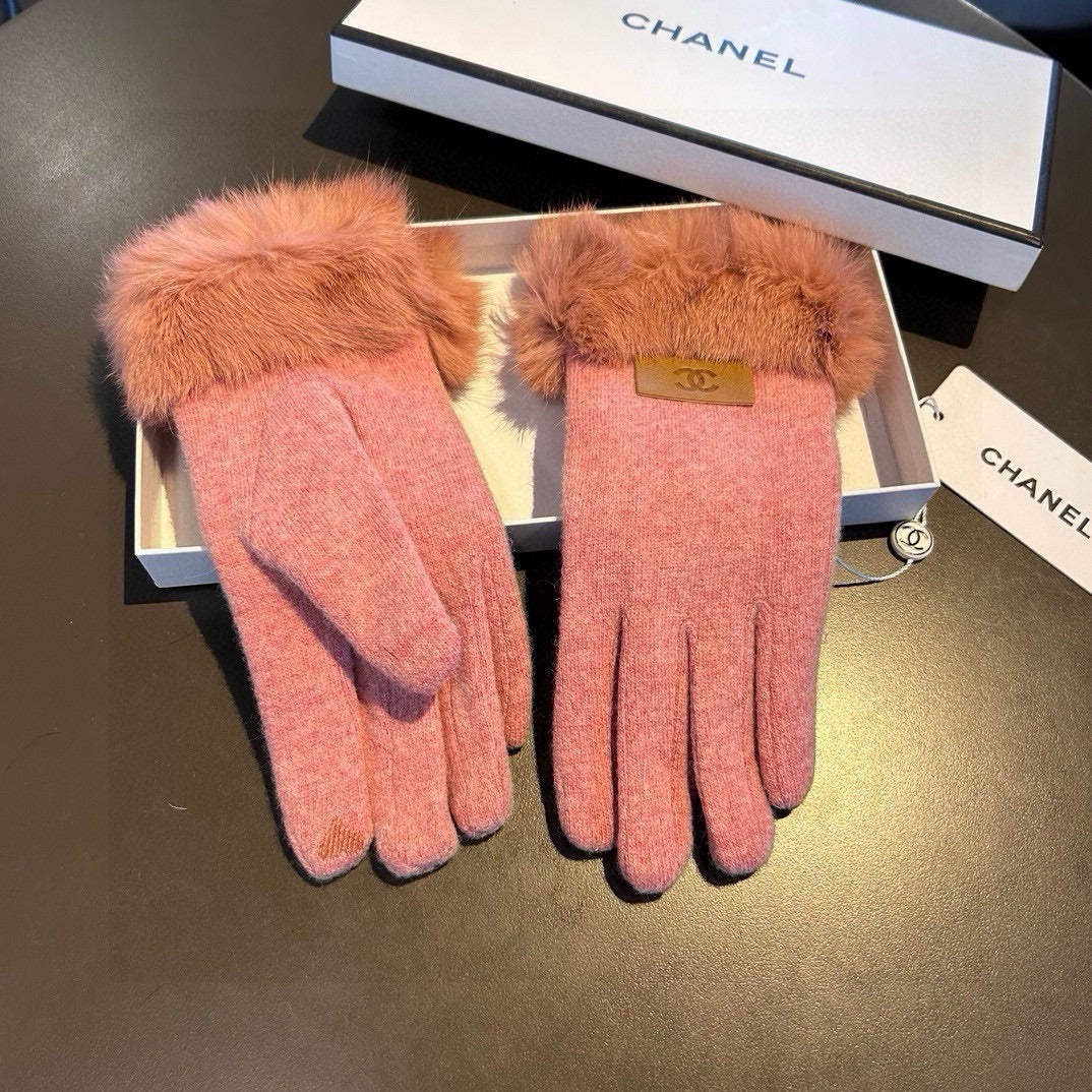 CHANEL GLOVES IN FLAMINGO PINK WOOL AND RABBIT FUR 420534