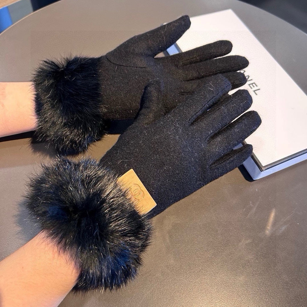 CHANEL GLOVES IN BLACK WOOL AND RABBIT FUR 420535