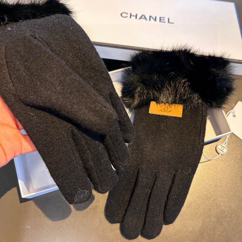 CHANEL GLOVES IN BLACK WOOL AND RABBIT FUR 420535