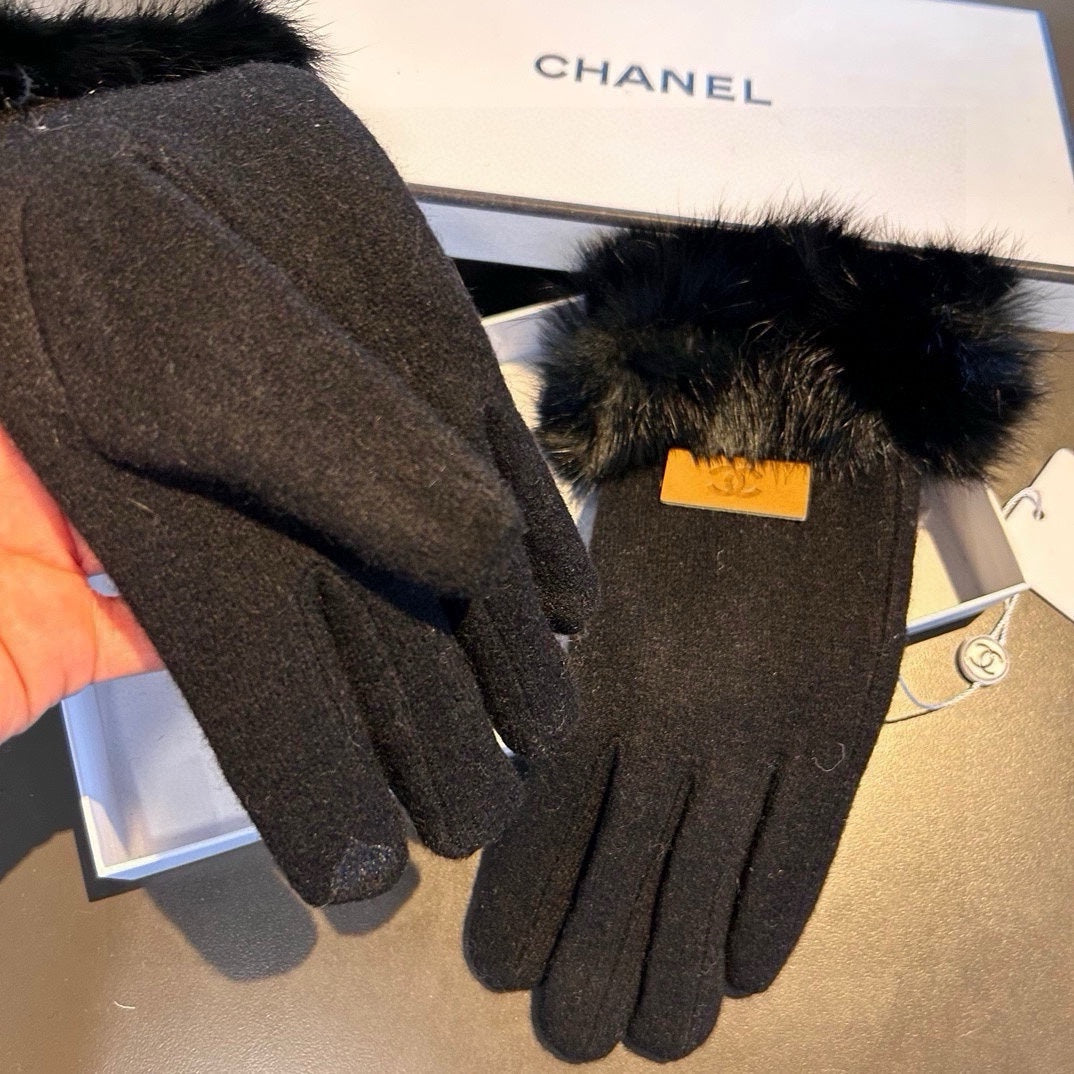 CHANEL GLOVES IN BLACK WOOL AND RABBIT FUR 420535