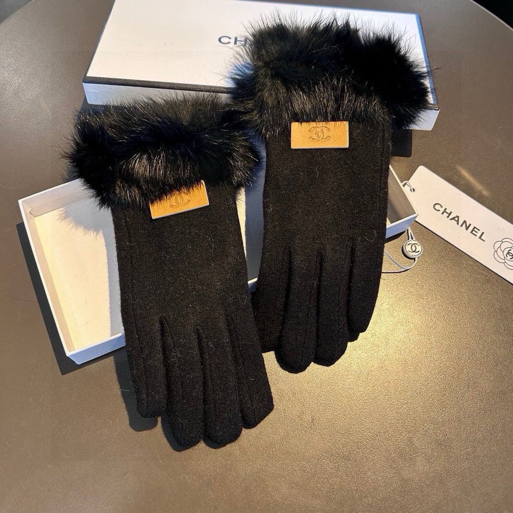 CHANEL GLOVES IN BLACK WOOL AND RABBIT FUR 420535