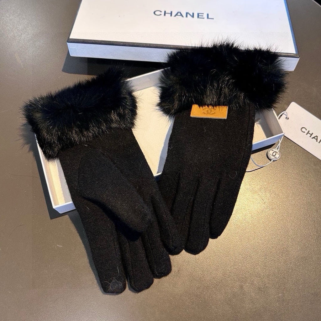 CHANEL GLOVES IN BLACK WOOL AND RABBIT FUR 420535