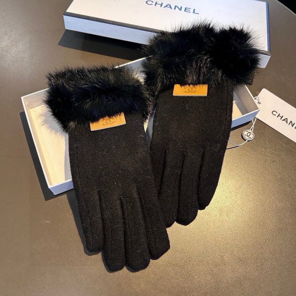 CHANEL GLOVES IN BLACK WOOL AND RABBIT FUR 420535