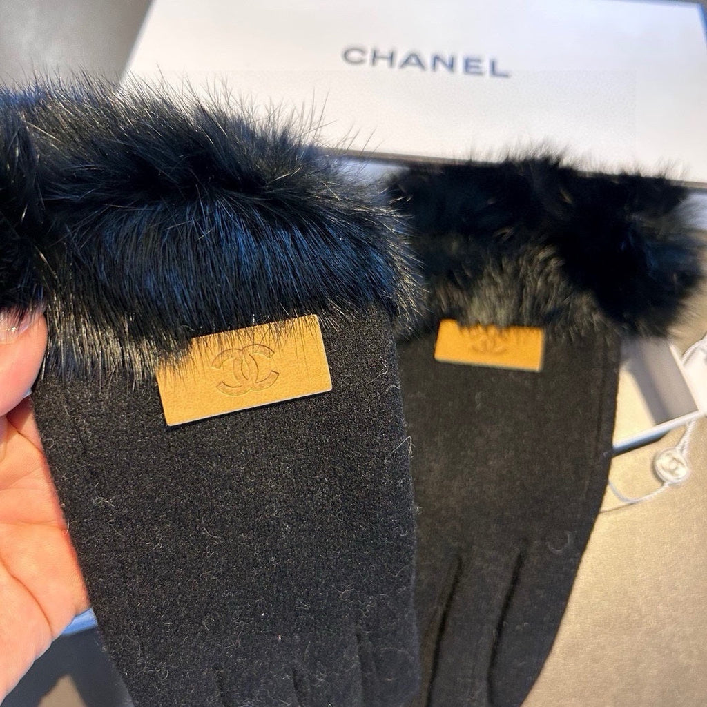 CHANEL GLOVES IN BLACK WOOL AND RABBIT FUR 420535