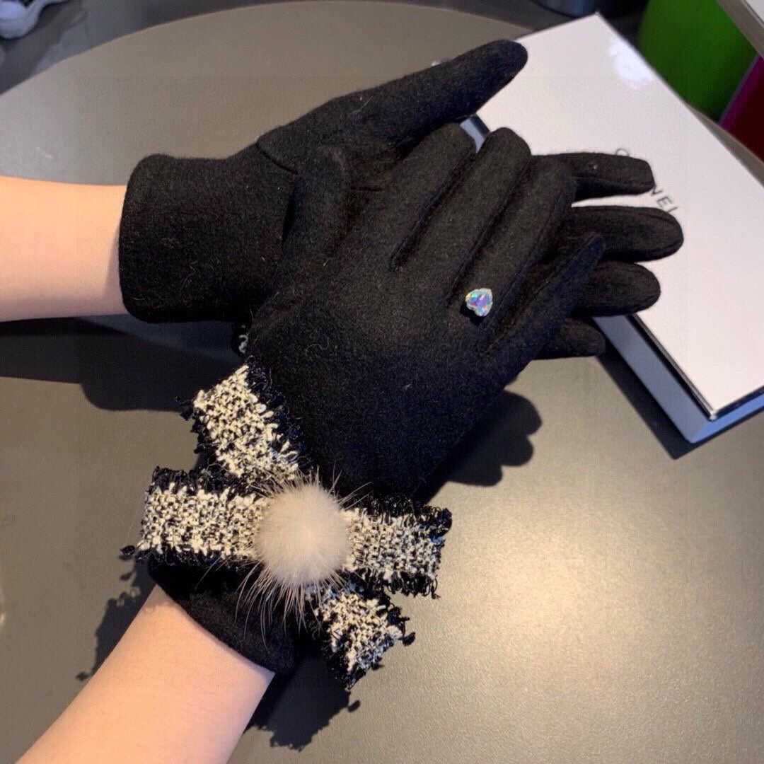 CHANEL GLOVES IN BLACK WOOL 420536