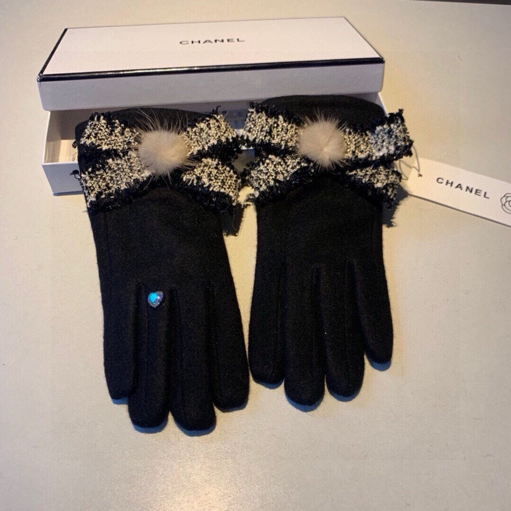 CHANEL GLOVES IN BLACK WOOL 420536
