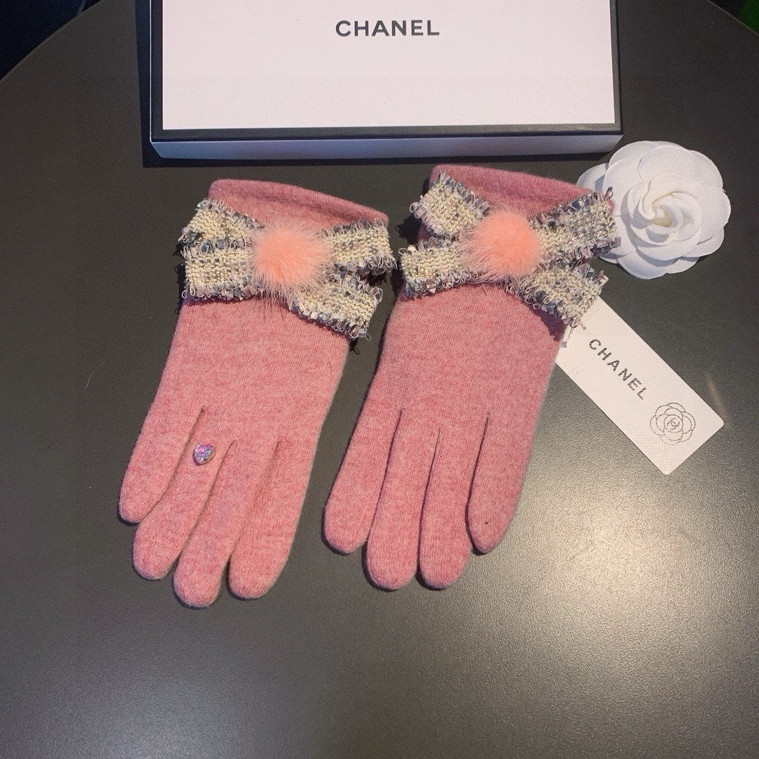 CHANEL GLOVES IN FLAMINGO PINK WOOL 420537