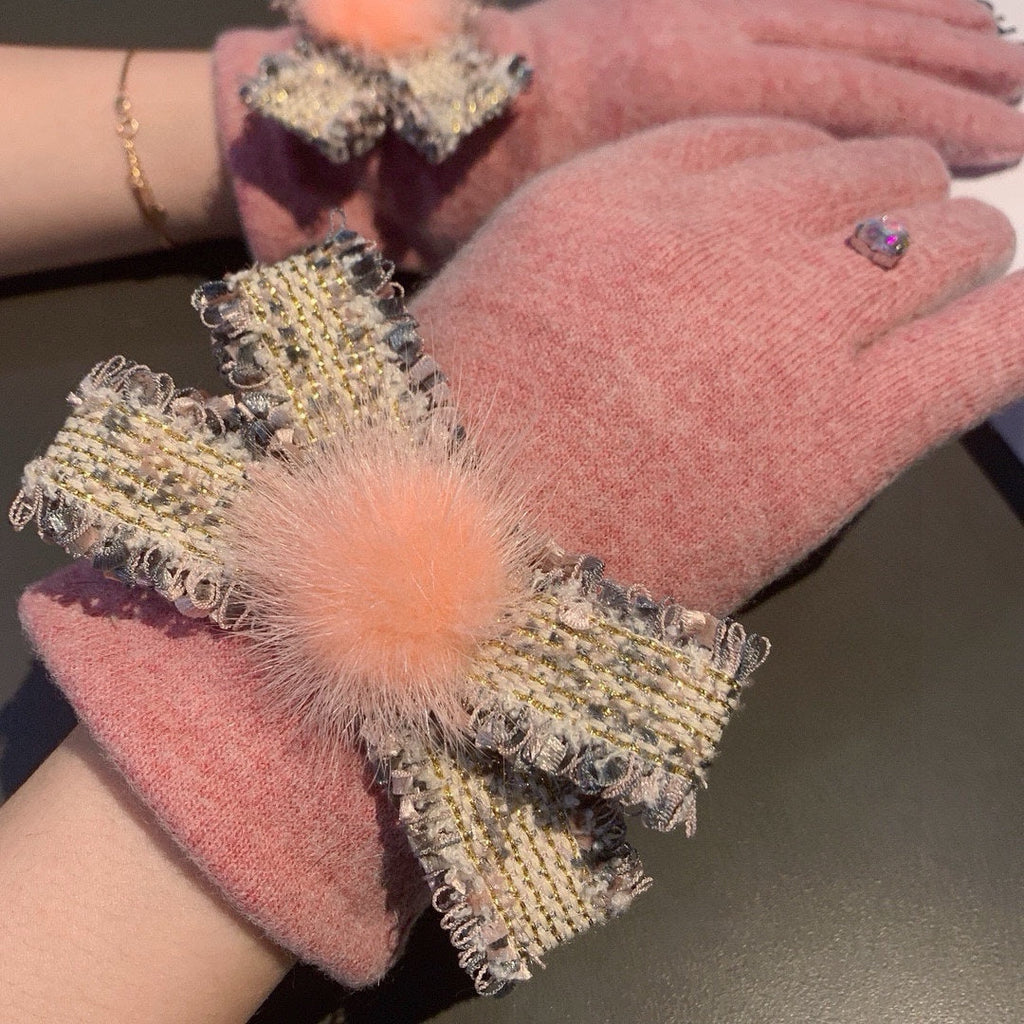 CHANEL GLOVES IN FLAMINGO PINK WOOL 420537