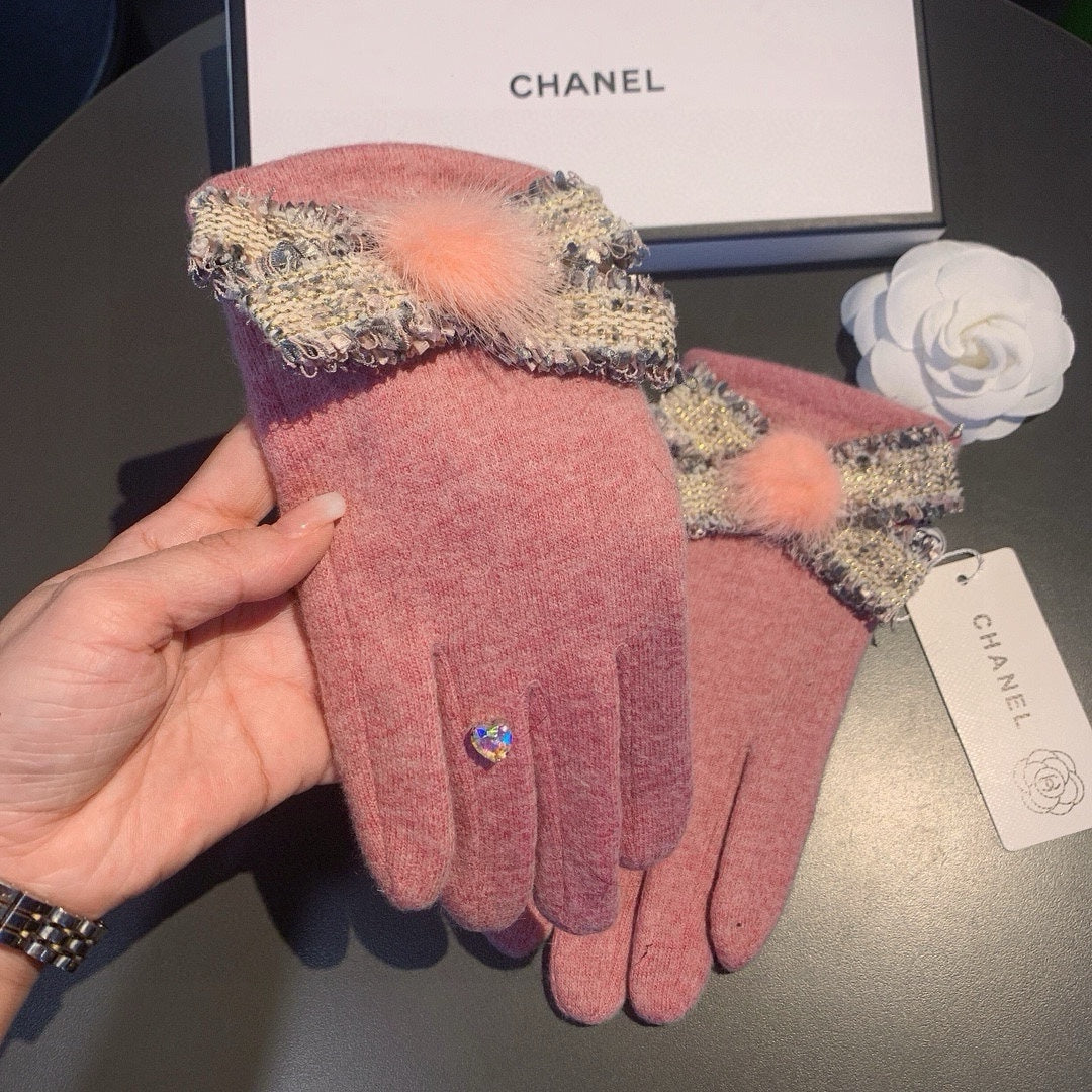 CHANEL GLOVES IN FLAMINGO PINK WOOL 420537