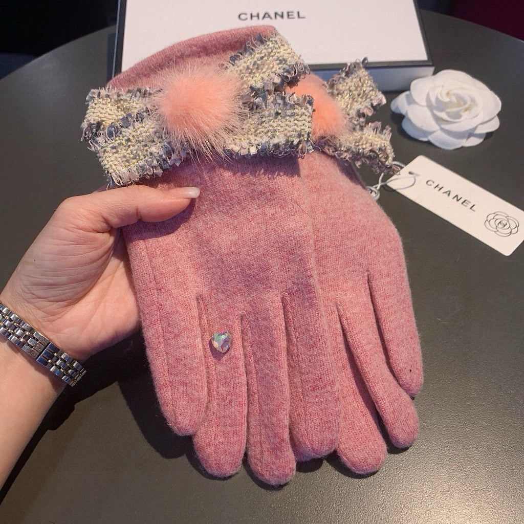 CHANEL GLOVES IN FLAMINGO PINK WOOL 420537