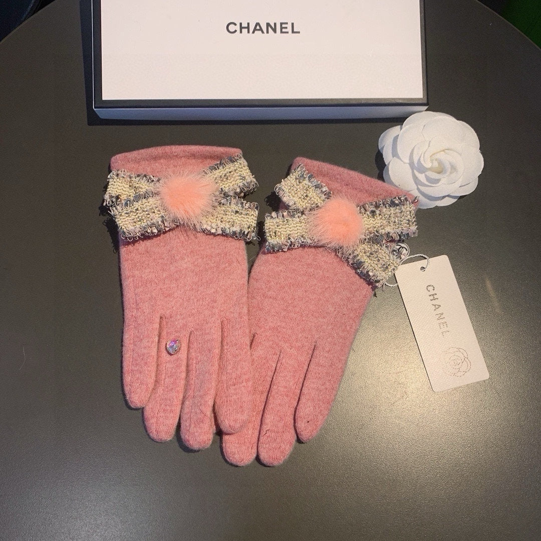 CHANEL GLOVES IN FLAMINGO PINK WOOL 420537